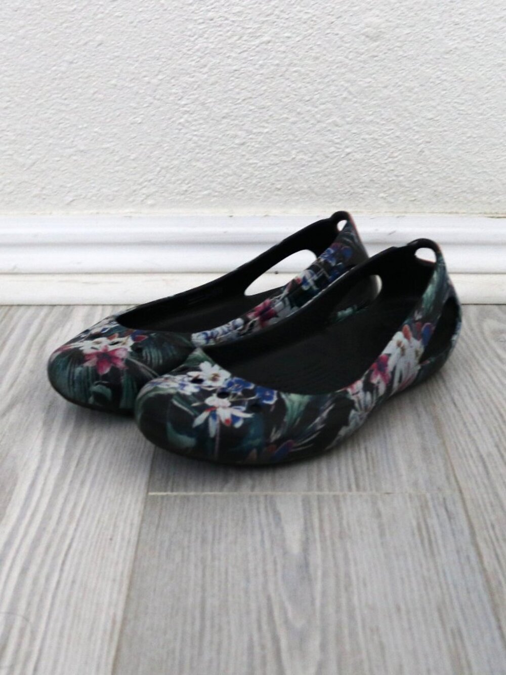 Crocs Kadee Graphic Flats Women's Floral Print Resortwear Comfort Slip-On Size 6